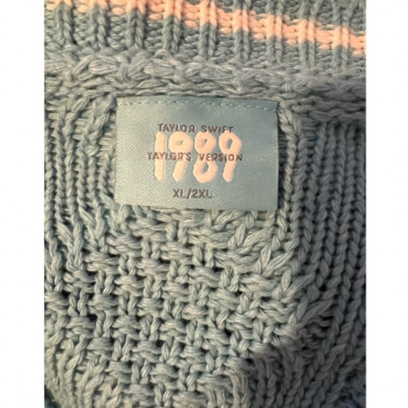 Taylor Swift 1989 TV Cardigan - Size XL/2XL - Picture 4 of 4